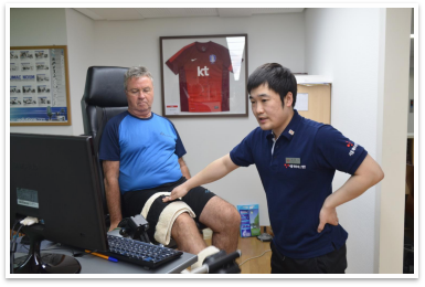 韓國前足球隊總教練希丁克采訪視頻